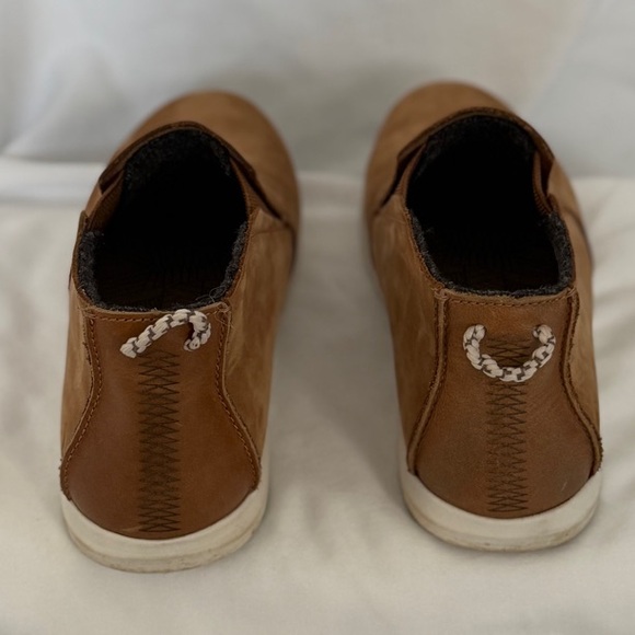 OluKai Tan Ankle Boots with Elastic Panels - Picture 4 of 7